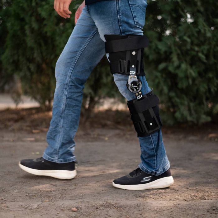 TYNOR D-10 R.O.M. KNEE BRACE 18″/46CM